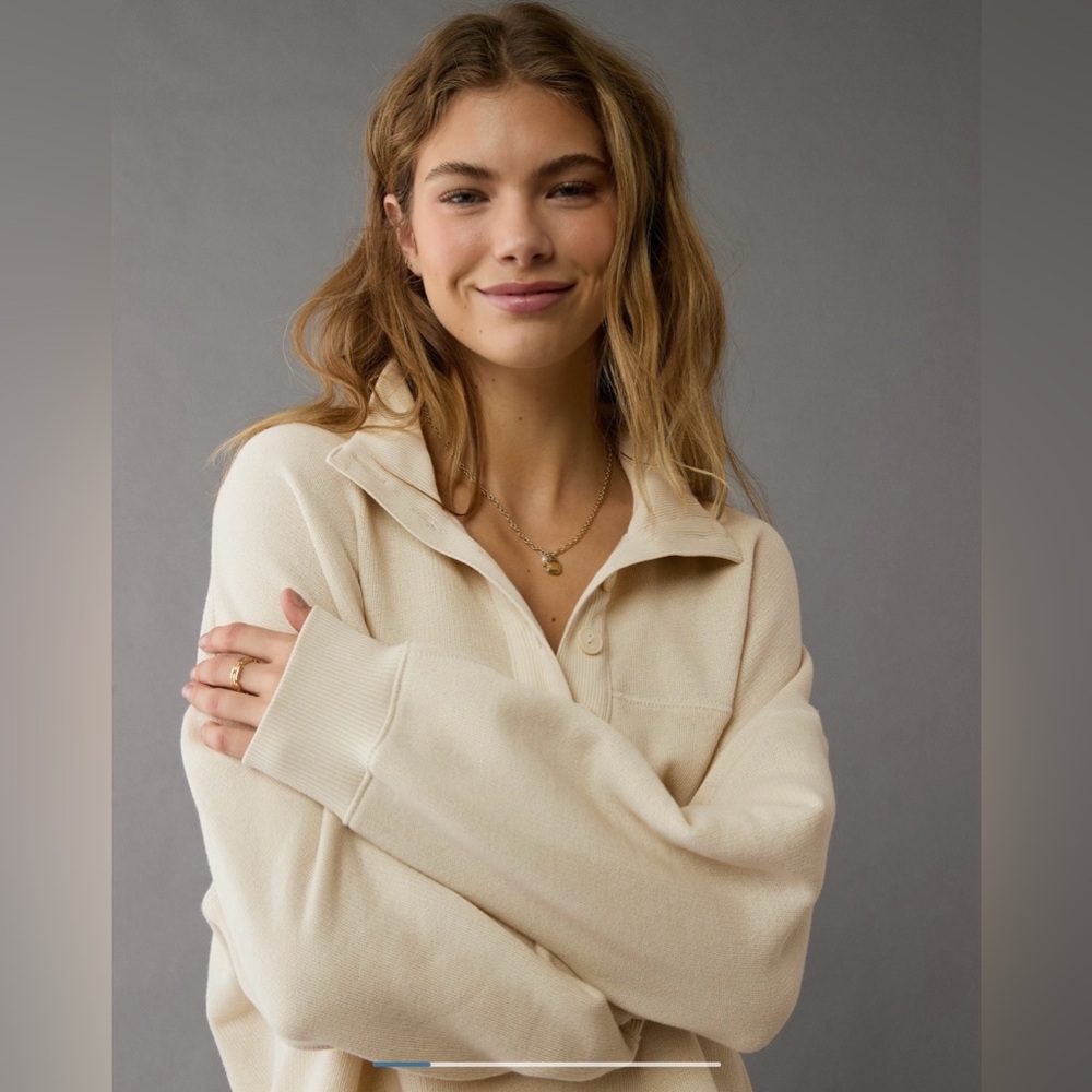 American Eagle Women’s Big Hug Henley Sweatshirt Color Cream Size M - Picture 3 of 7